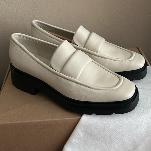 Vince Robin Loafer new in box with dustbag. Size 7.5 - Picture 2 of 6